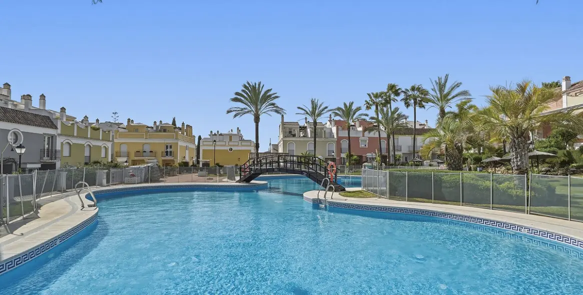 Sale of townhouse in Bahía de Marbella 28