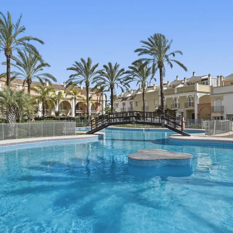 Sale of townhouse in Bahía de Marbella