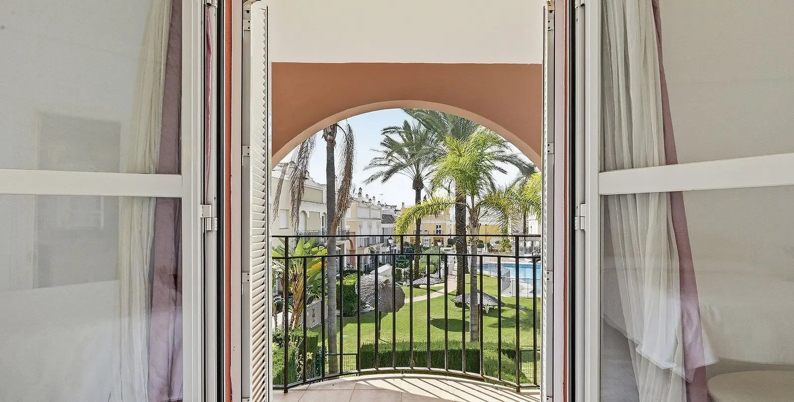 Sale of townhouse in Bahía de Marbella 14