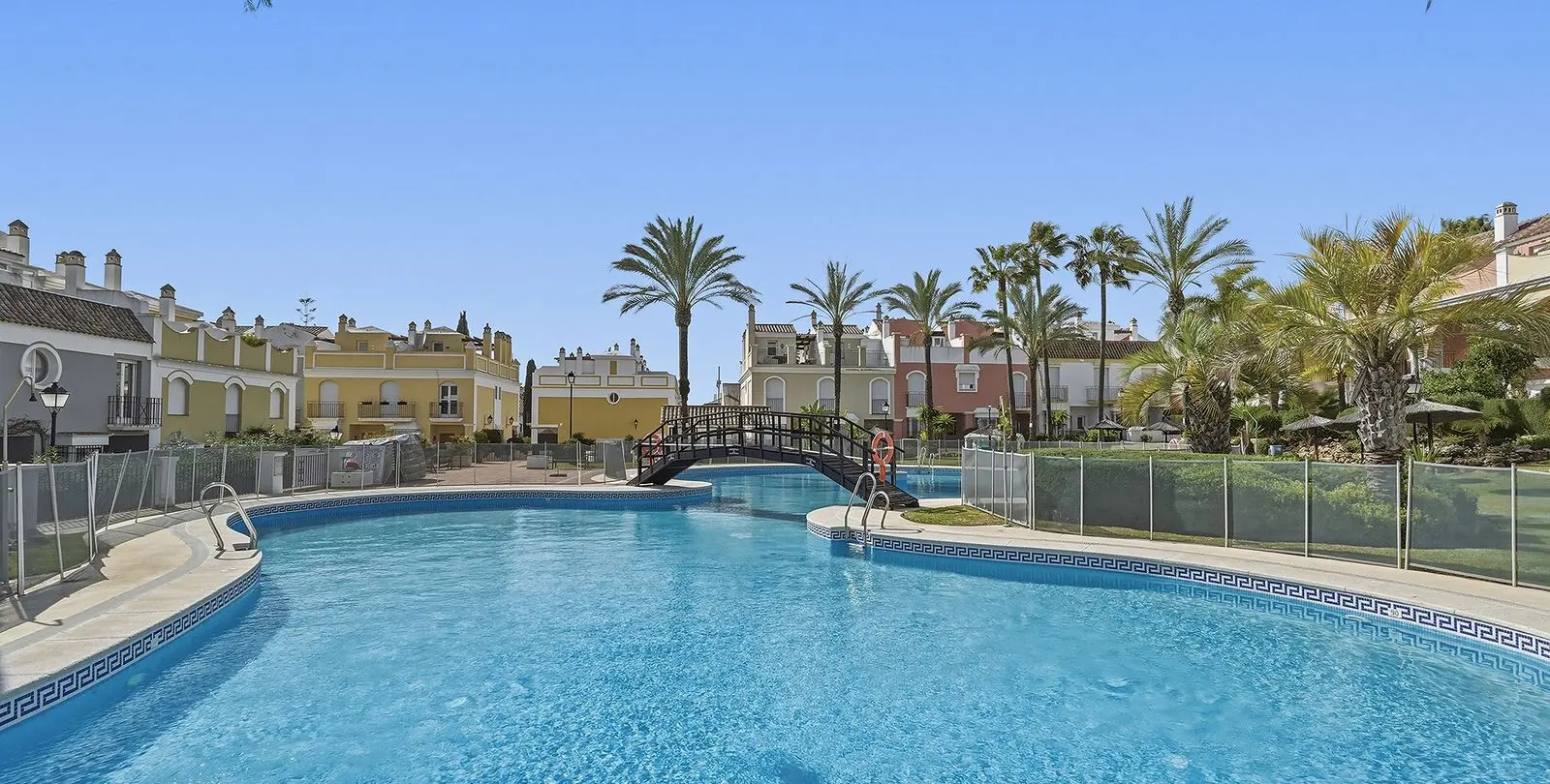 Sale of townhouse in Bahía de Marbella 28