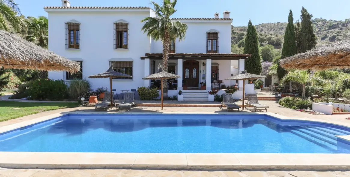 Venta de bed & breakfast en Alora 1