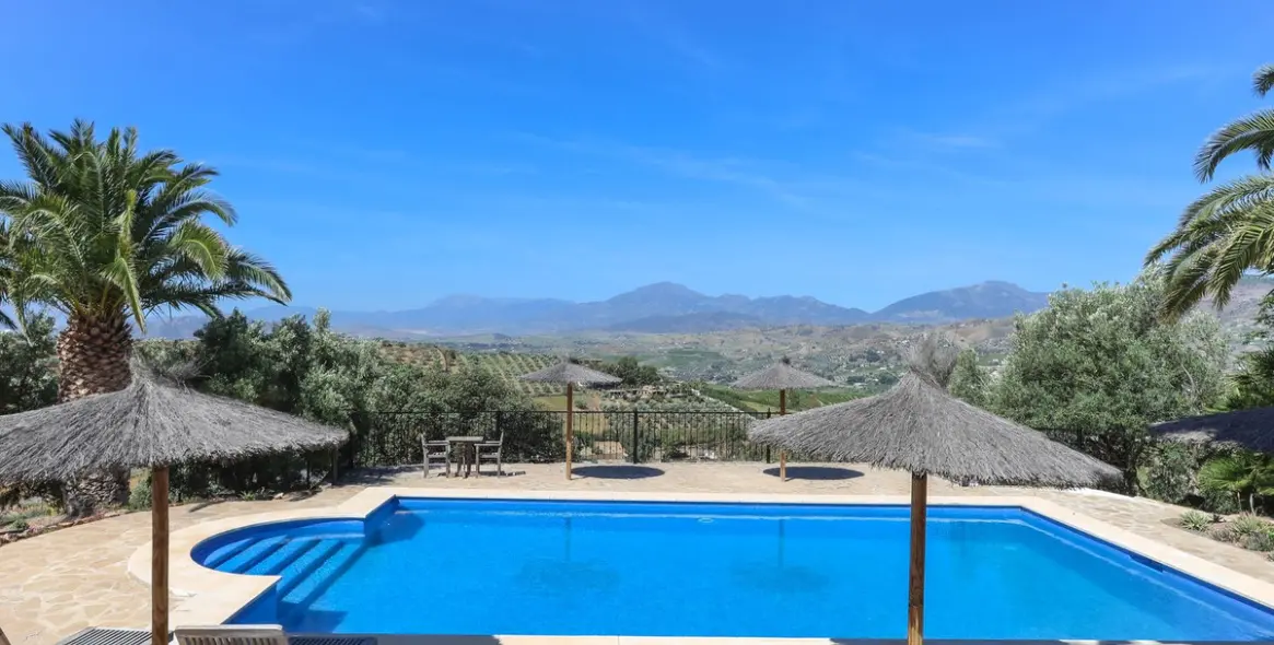 Venta de bed & breakfast en Alora 2