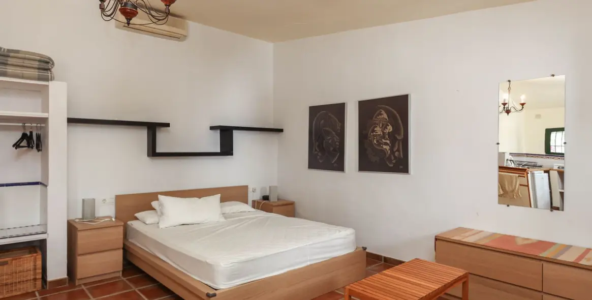 Venta de bed & breakfast en Alora 83