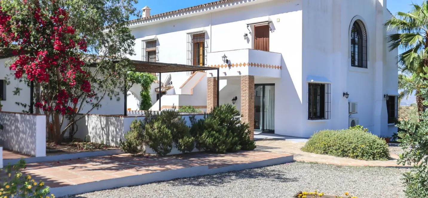 Sale of bed & breakfast in Alora 3