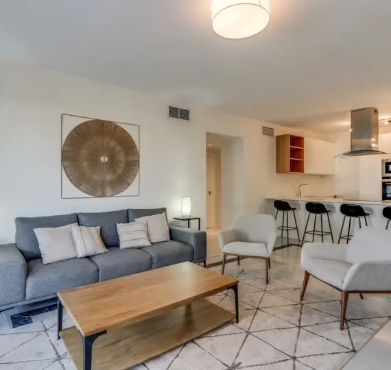 Sale of middle floor apartment in Puerto Banús