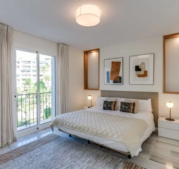 Sale of middle floor apartment in Puerto Banús