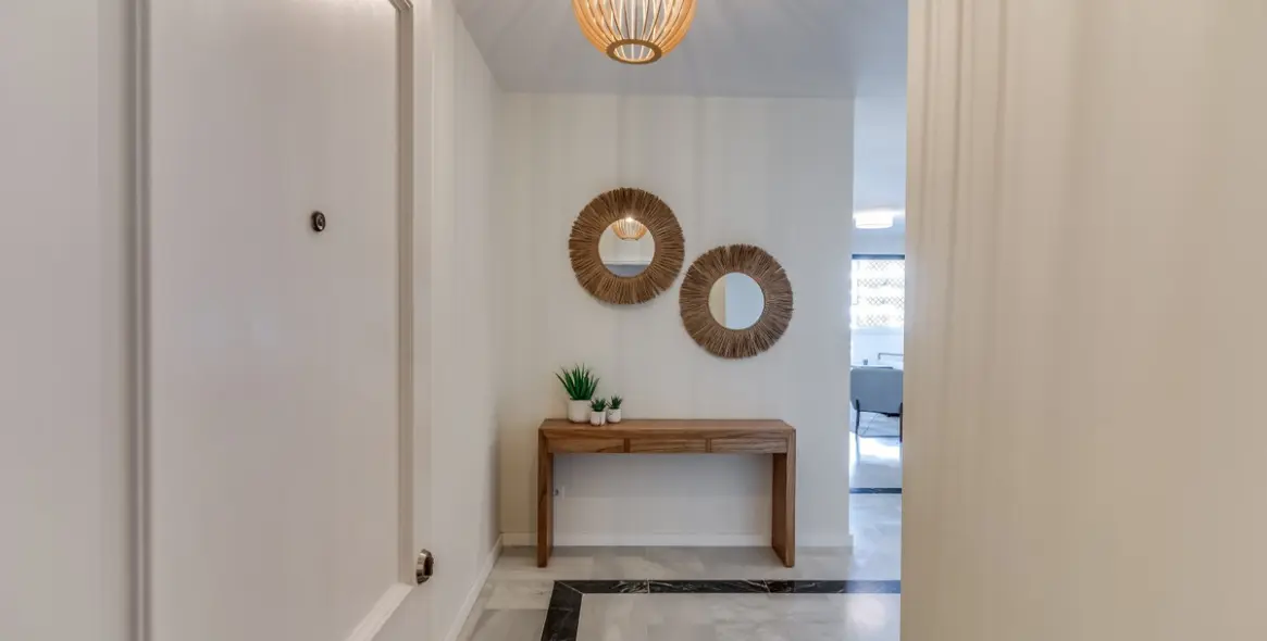 Sale of middle floor apartment in Puerto Banús 11