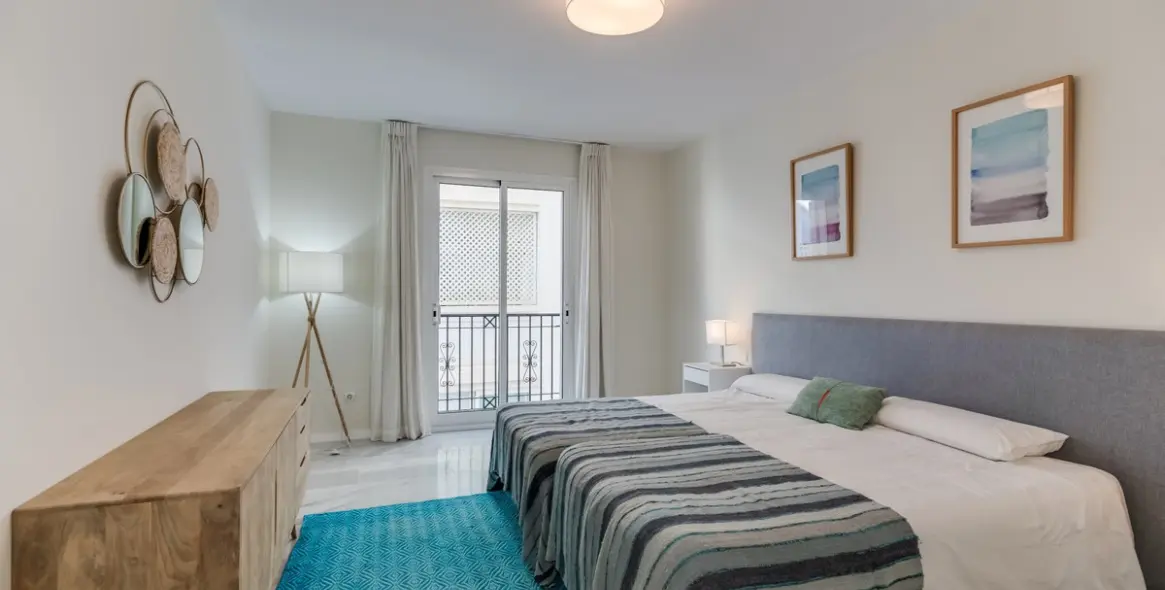 Sale of middle floor apartment in Puerto Banús 19