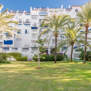 Продажа апартаментов на среднем этаже в Puerto Banús