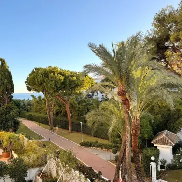 Продажа апартаментов на среднем этаже в Puerto Banús