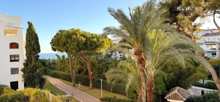 Продажа апартаментов на среднем этаже в Puerto Banús 1