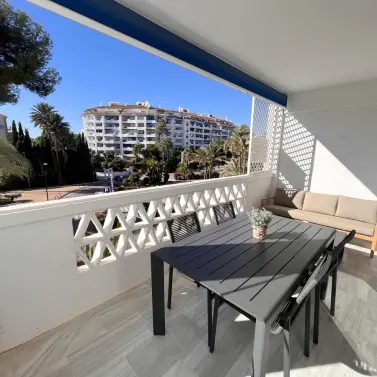 Продажа апартаментов на среднем этаже в Puerto Banús