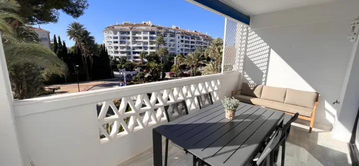 Продажа апартаментов на среднем этаже в Puerto Banús 2