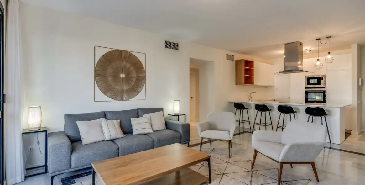 Sale of middle floor apartment in Puerto Banús 4