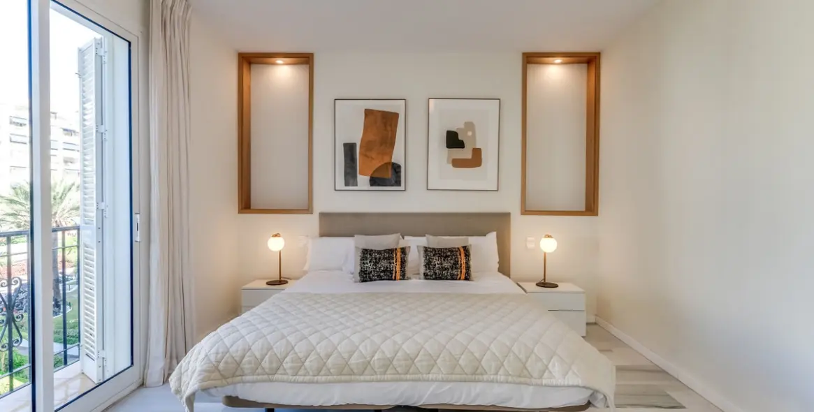 Sale of middle floor apartment in Puerto Banús 14