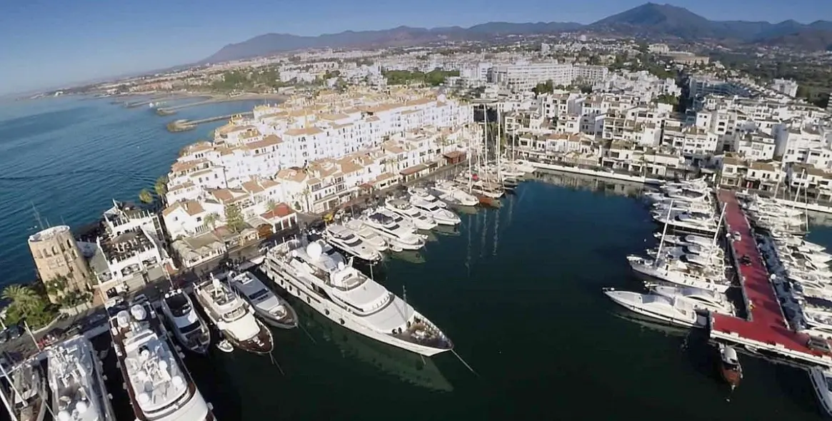 Продажа апартаментов на среднем этаже в Puerto Banús 32