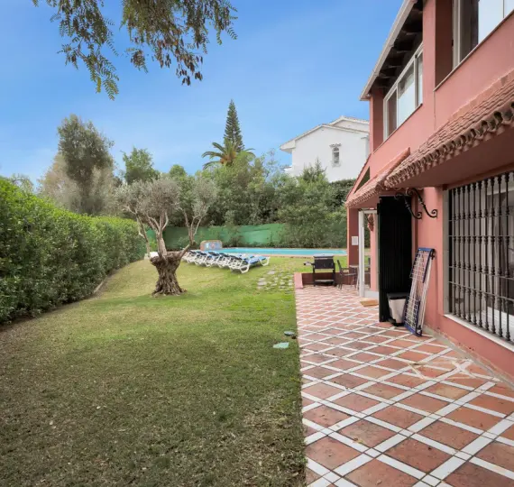 Oтдельно стоящая вилла R4649023