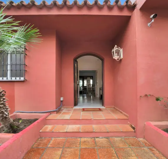 Oтдельно стоящая вилла R4649023