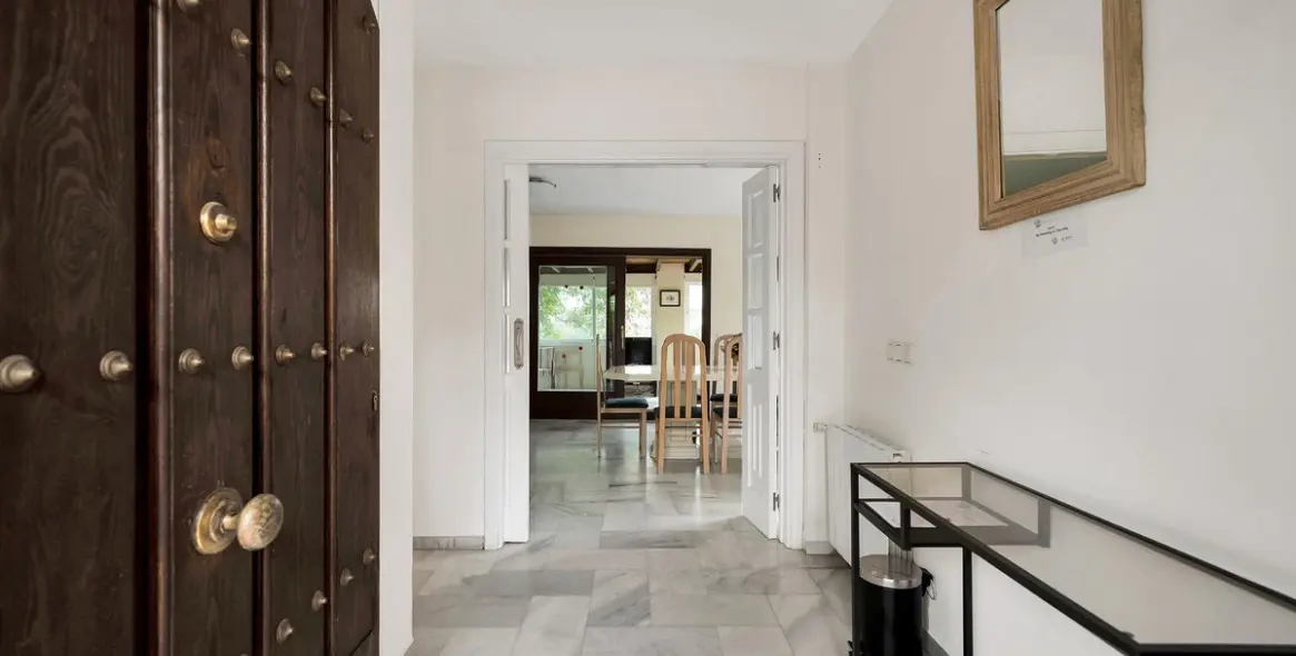 Продажа  отдельно стоящей виллы в Marbella East (район Elviria) 6