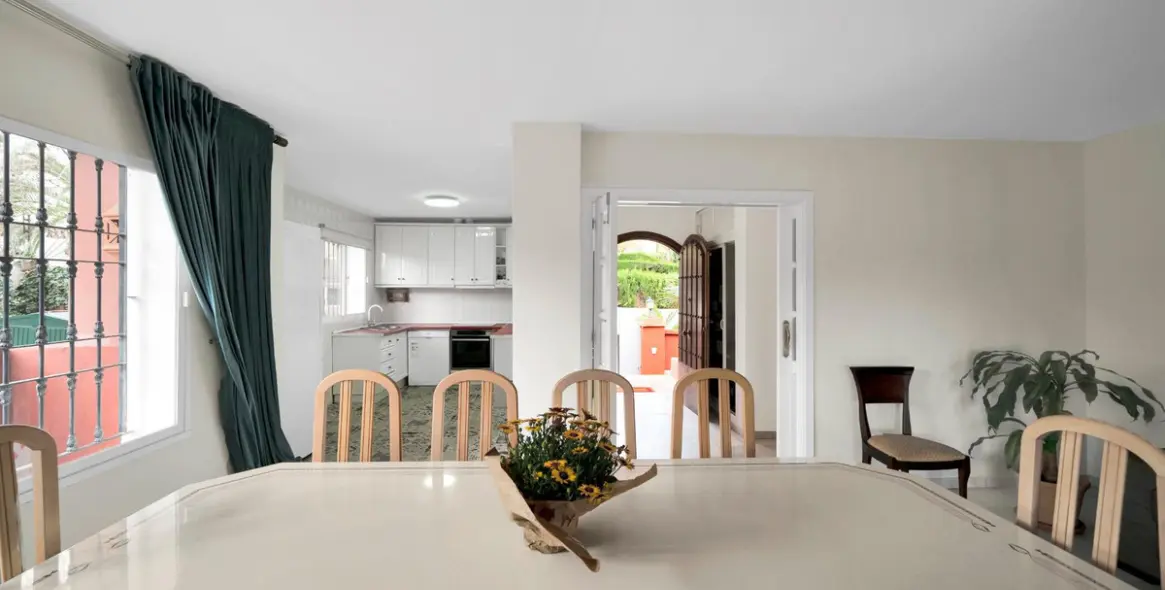 Продажа  отдельно стоящей виллы в Marbella East (район Elviria) 12