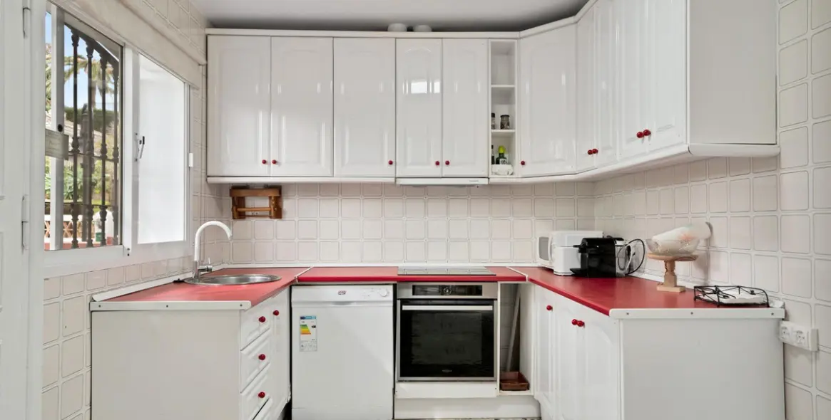 Продажа  отдельно стоящей виллы в Marbella East (район Elviria) 17