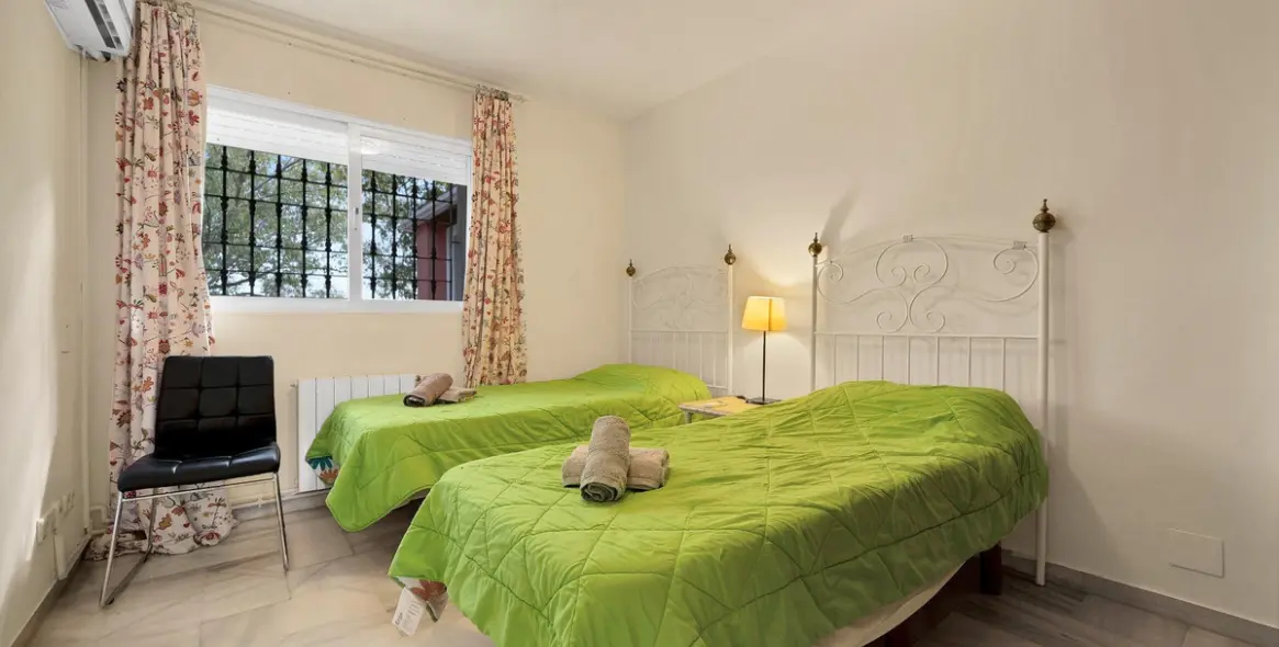 Venta de villa independiente en Elviria 28