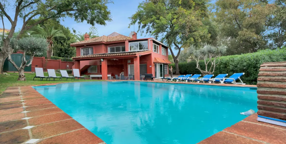 Venta de villa independiente en Elviria 54