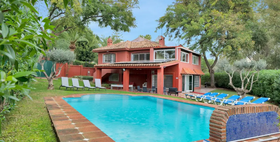 Venta de villa independiente en Elviria 56
