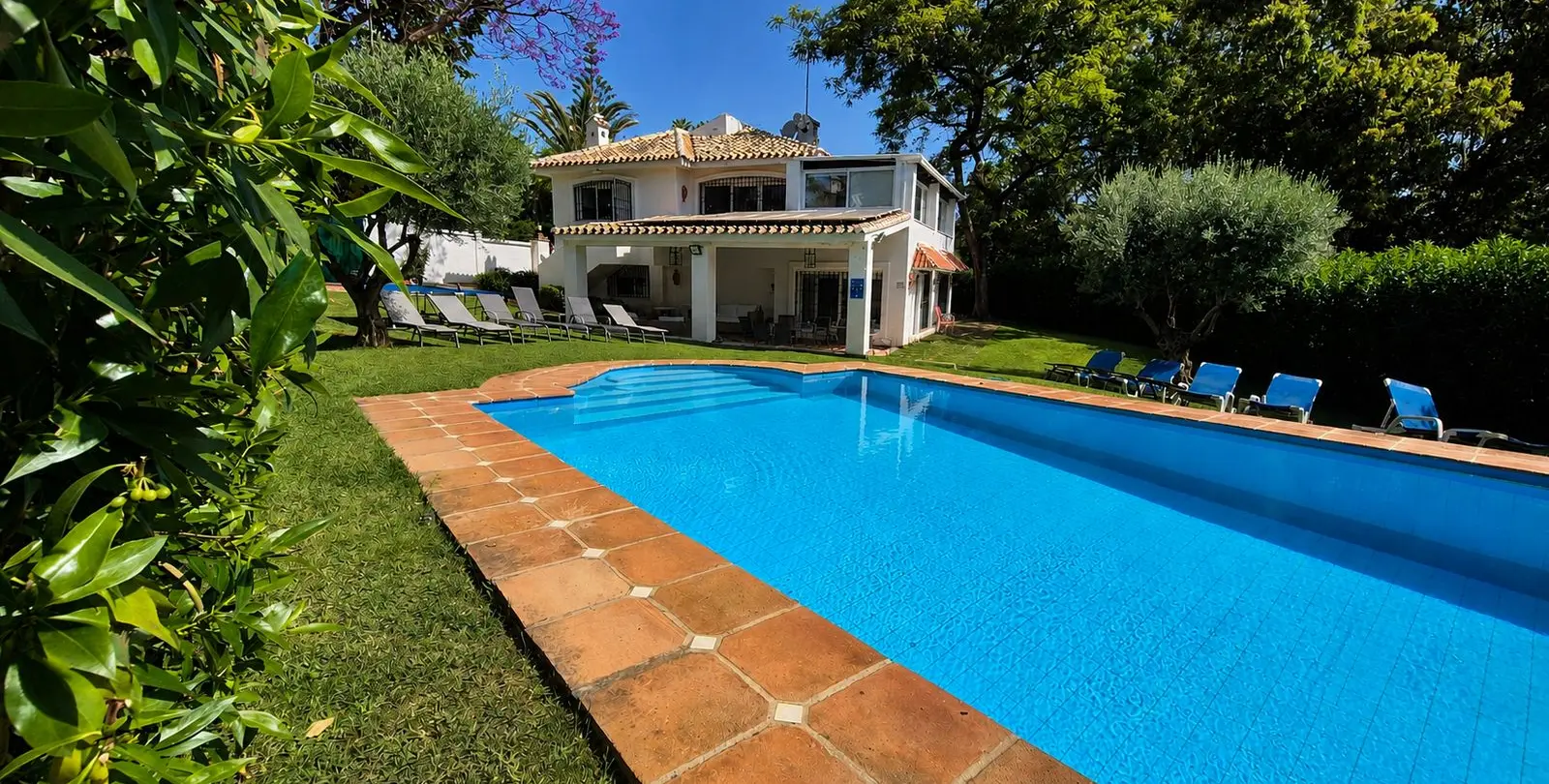 Venta de villa independiente en Elviria 1