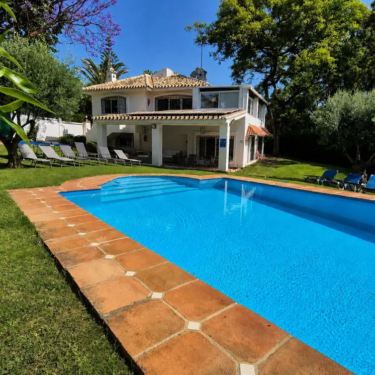 Sale of detached villa in Elviria