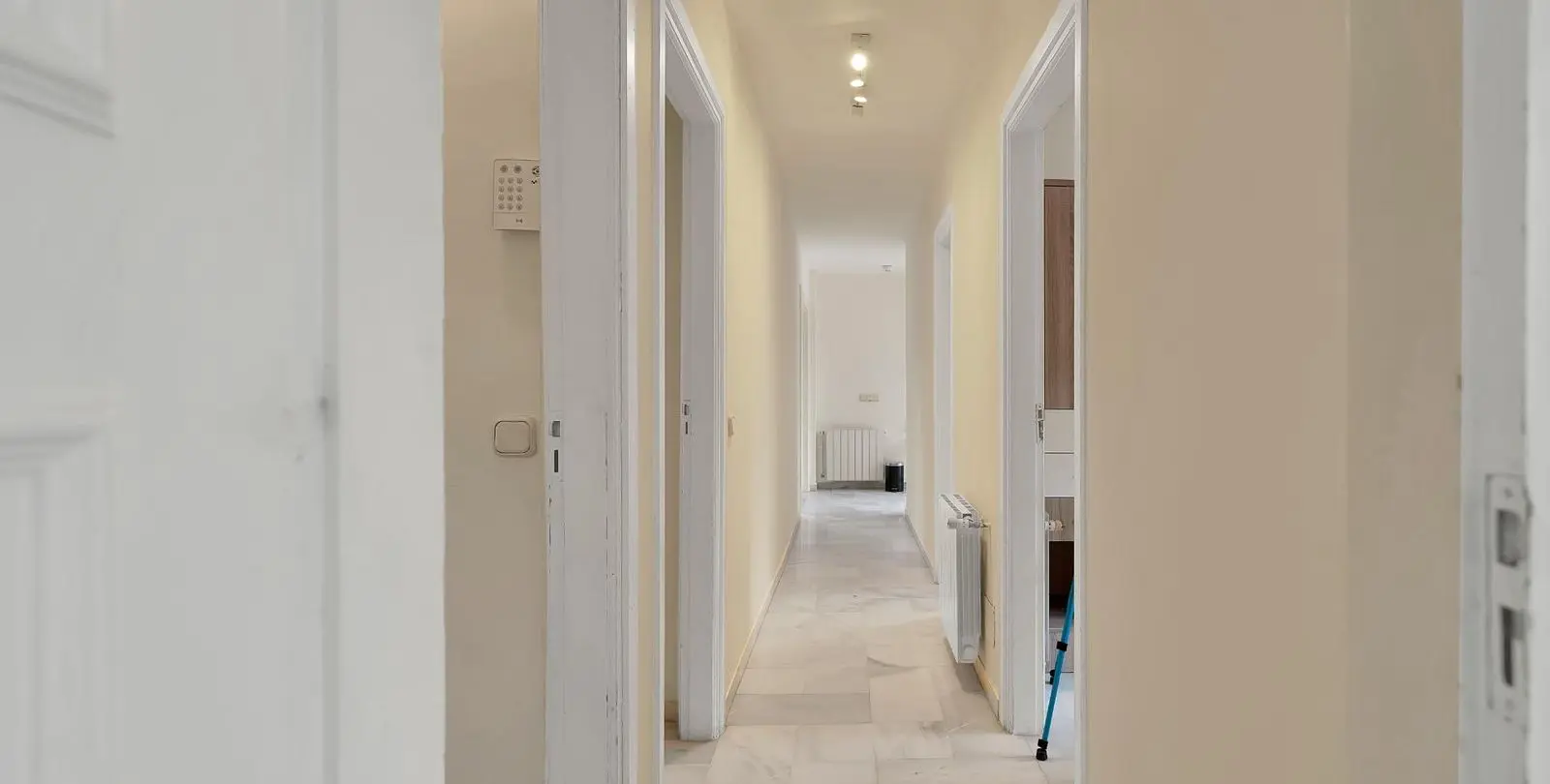 Venta de villa independiente en Elviria 46