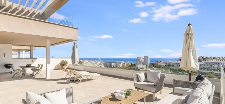 Sale of penthouse in Estepona 0