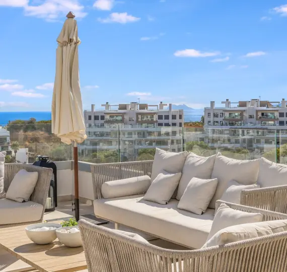 Sale of penthouse in Estepona