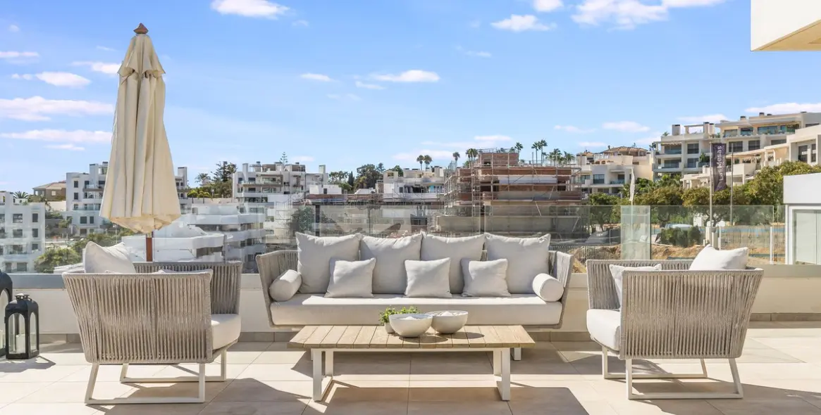Sale of penthouse in Estepona 14