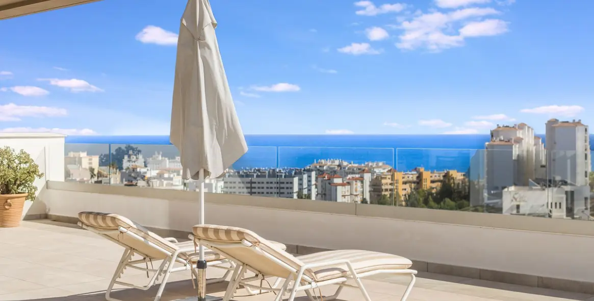 Sale of penthouse in Estepona 15