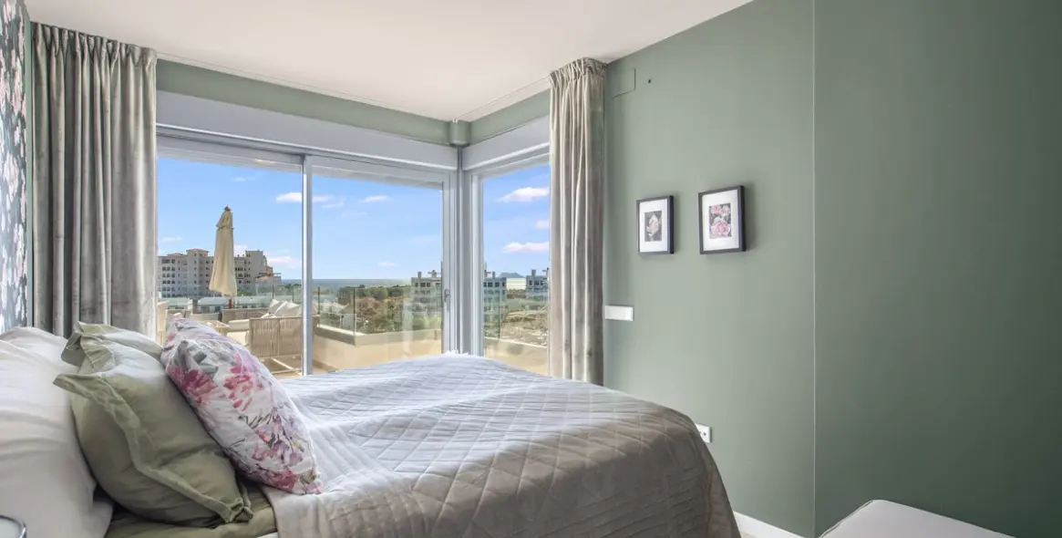 Sale of penthouse in Estepona 23