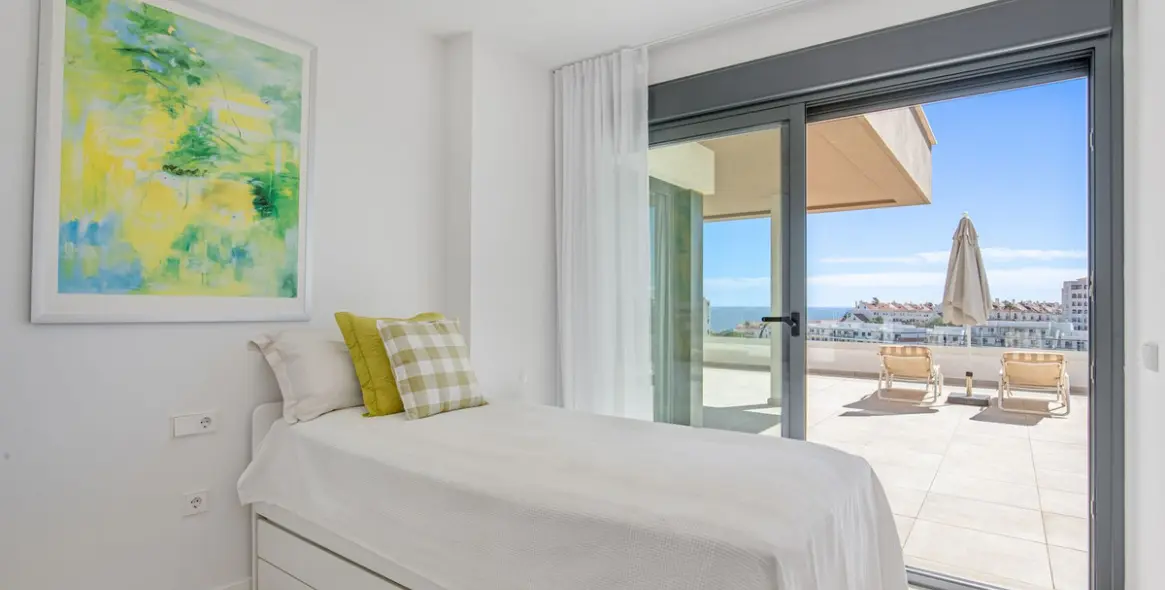 Sale of penthouse in Estepona 30