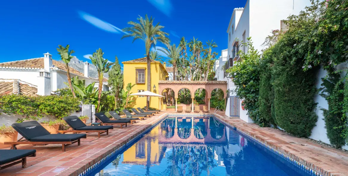 Sale of townhouse in The Golden Mile 1