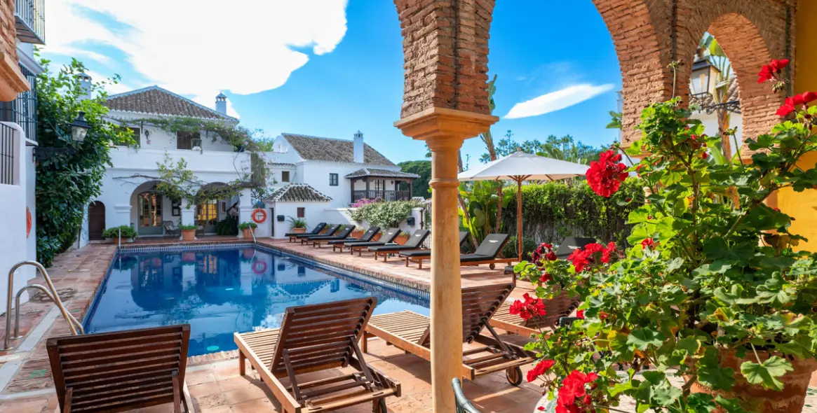 Sale of townhouse in The Golden Mile 2