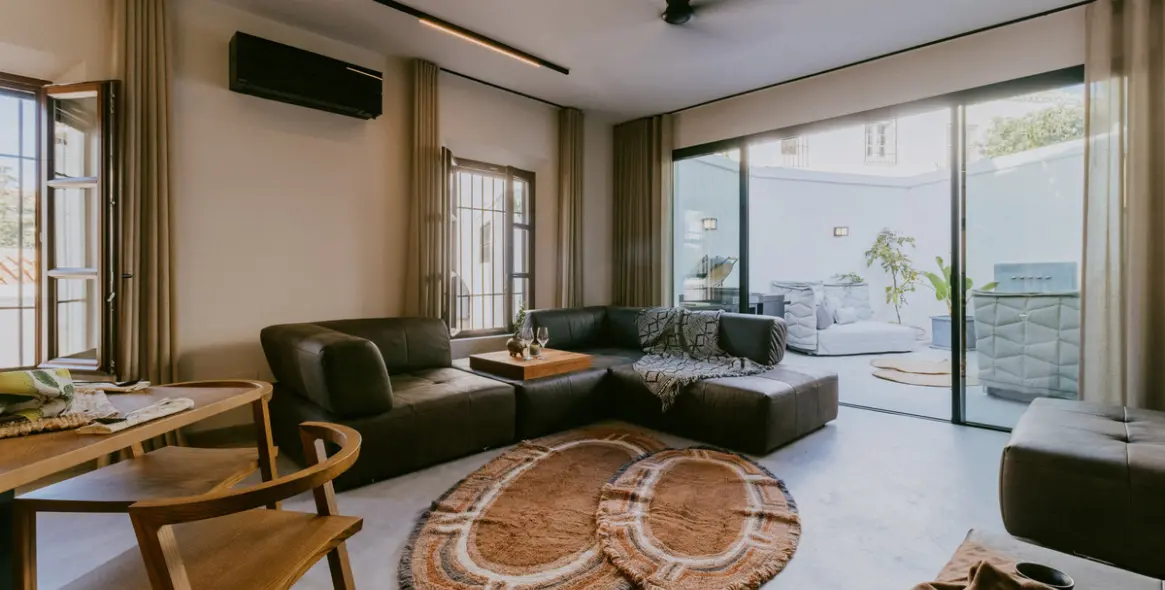 Sale of townhouse in The Golden Mile 6