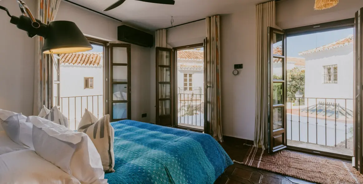 Sale of townhouse in The Golden Mile 16