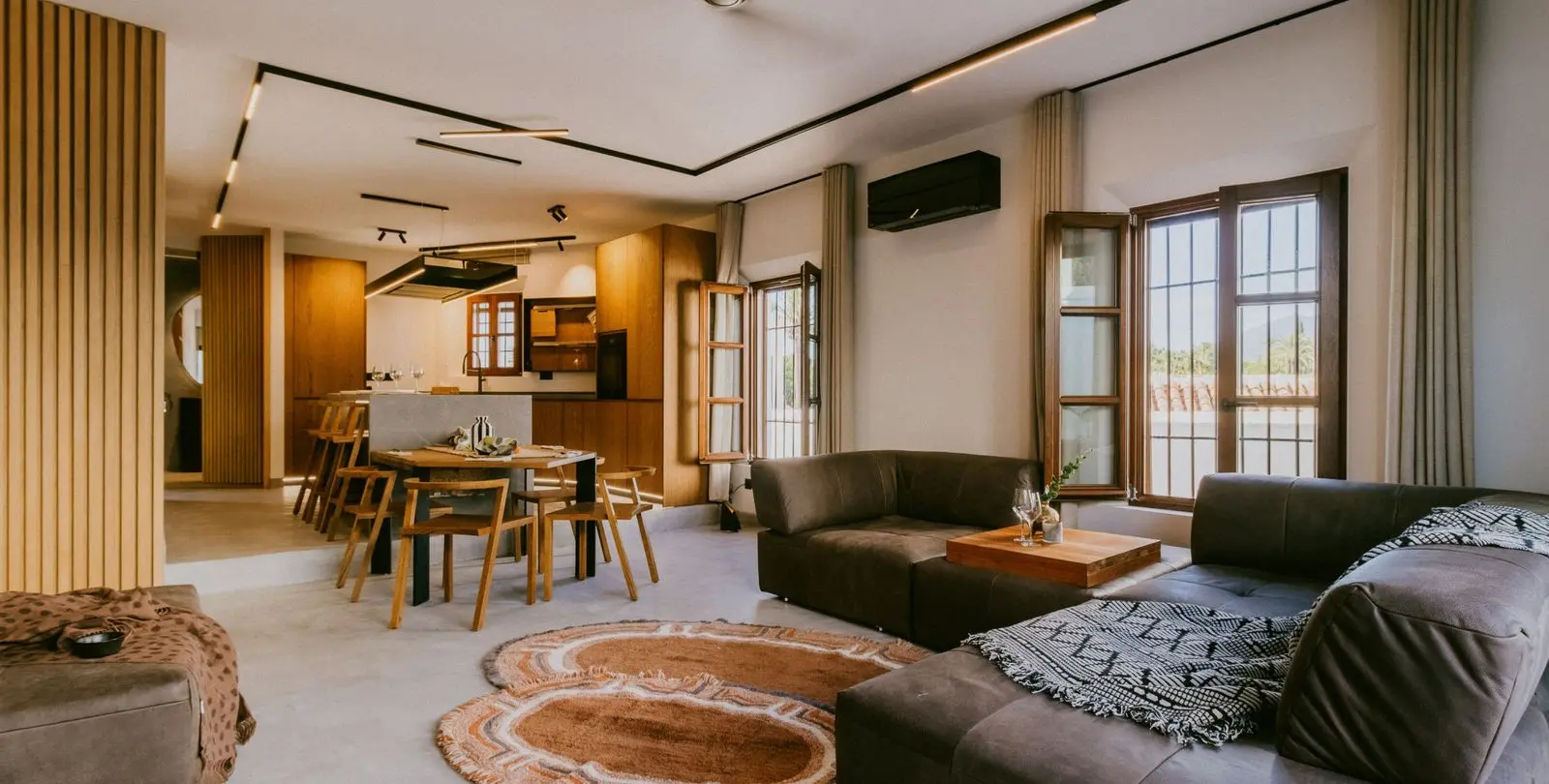 Sale of townhouse in The Golden Mile 1