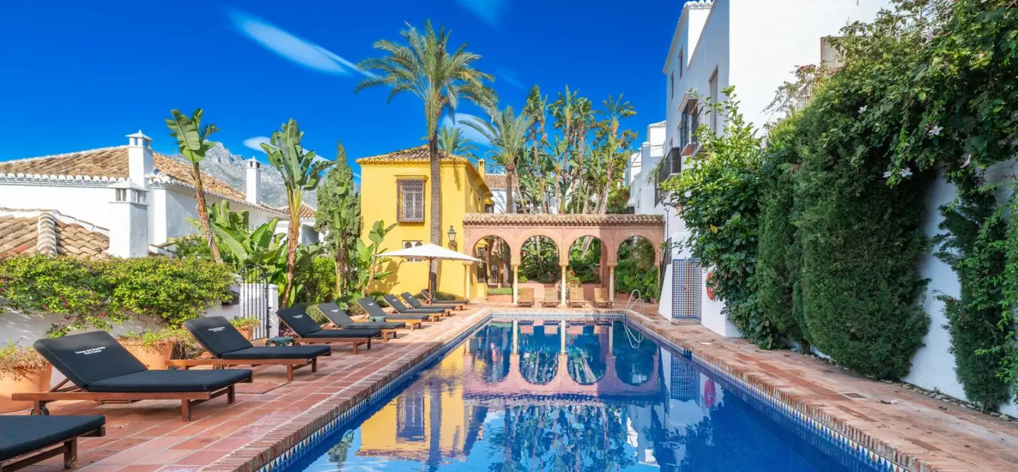 Sale of townhouse in The Golden Mile 1