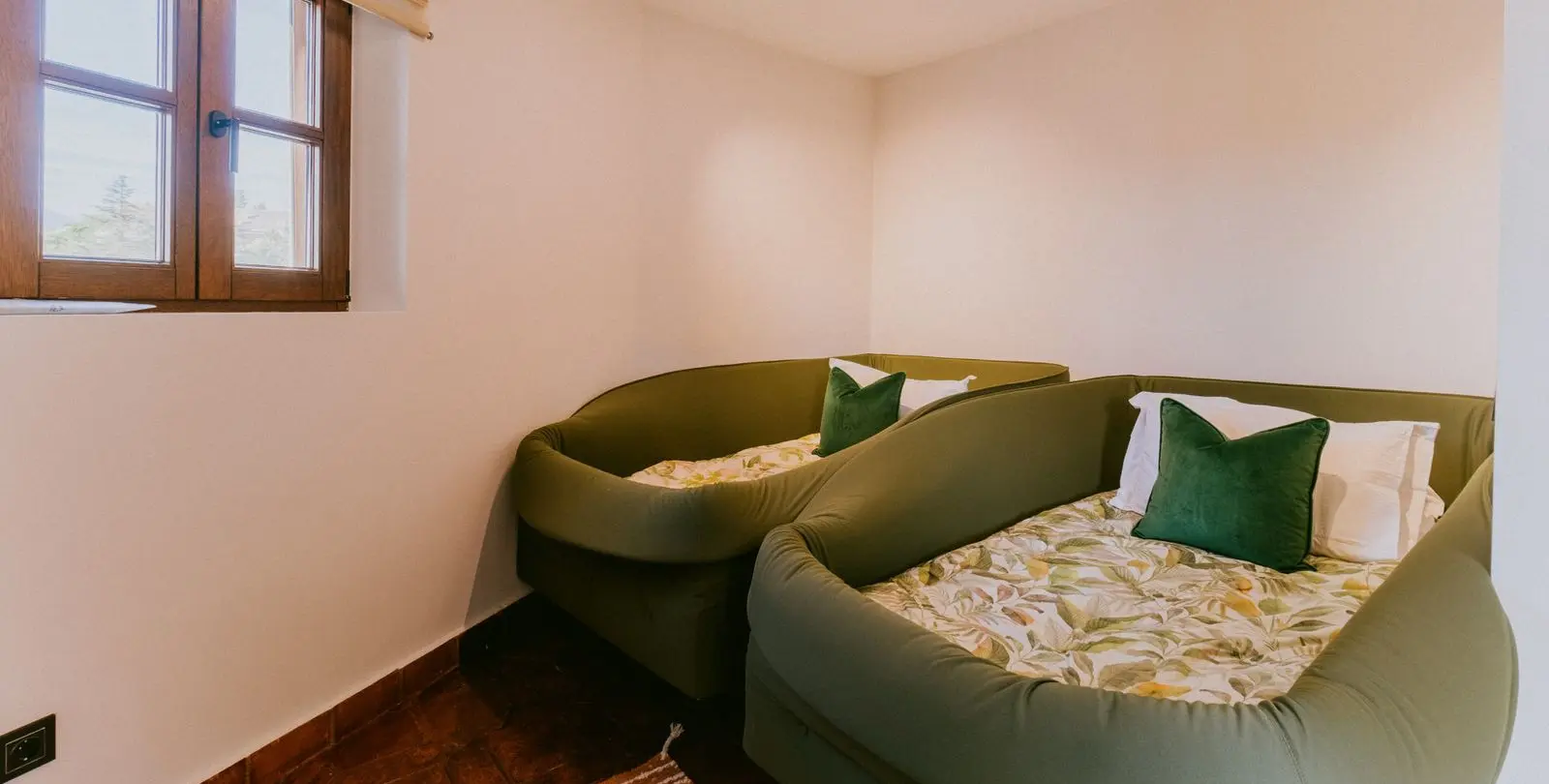 Sale of townhouse in The Golden Mile 19