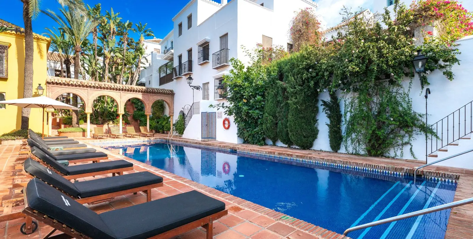 Sale of townhouse in The Golden Mile 25