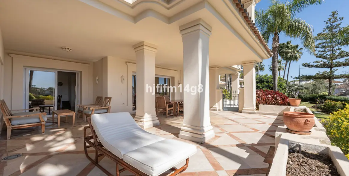 Продажа апартаментов на первом этаже в Nueva Andalucía (район Nueva Andalucía) 1