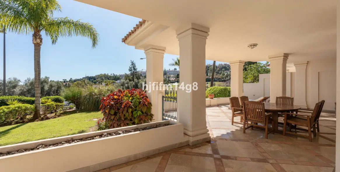 Продажа апартаментов на первом этаже в Nueva Andalucía (район Nueva Andalucía) 3