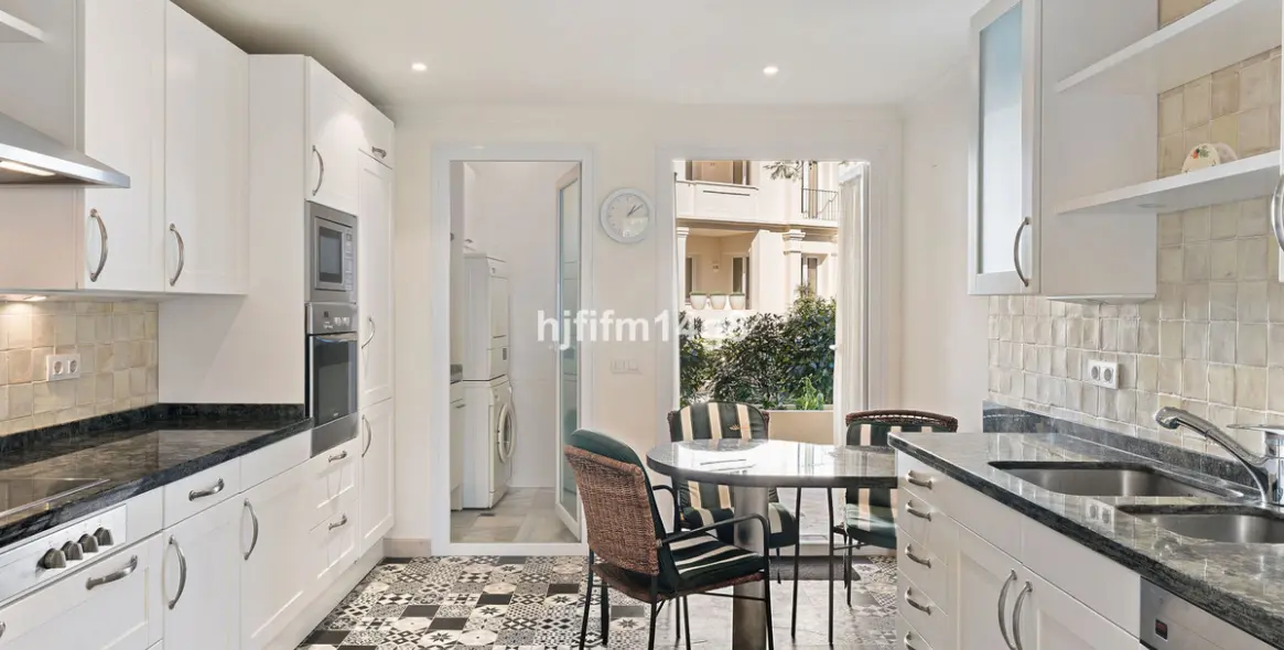 Продажа апартаментов на первом этаже в Nueva Andalucía (район Nueva Andalucía) 8