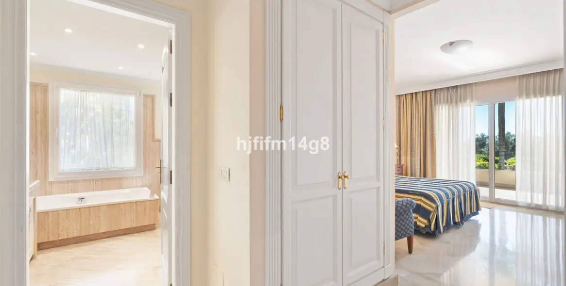 Продажа апартаментов на первом этаже в Nueva Andalucía (район Nueva Andalucía) 10