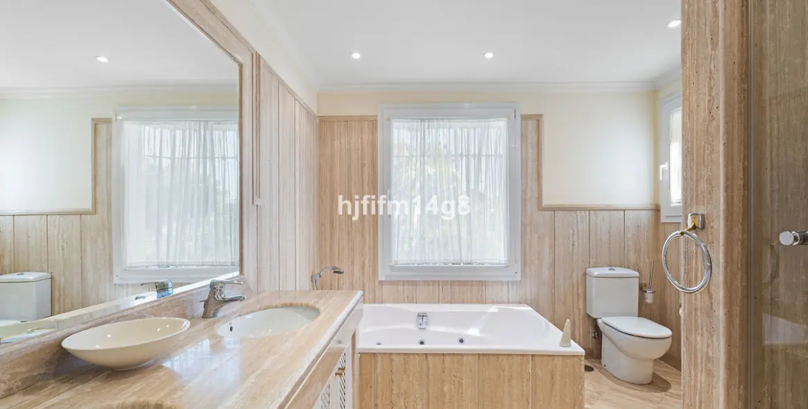 Sale of ground floor apartment in Nueva Andalucía 11